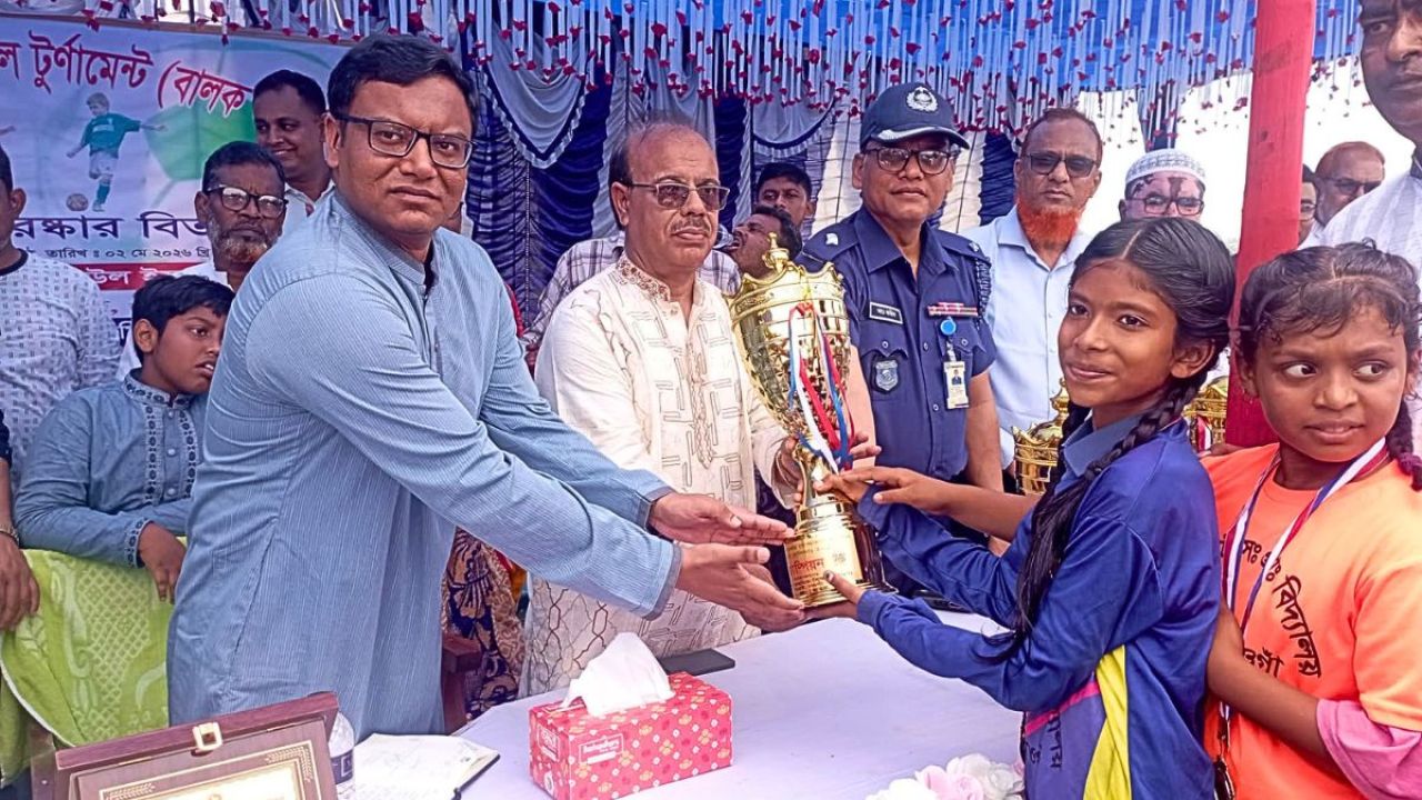 আত্রাইয়ে প্রাথমিক বিদ্যালয় গোল্ডকাপ ফুটবল সম্পন্ন