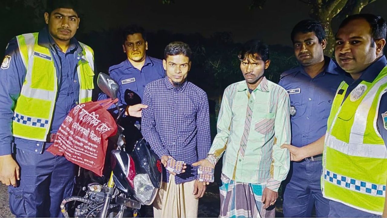 পোরশায় মাদকসহ দুই যুবক আটক