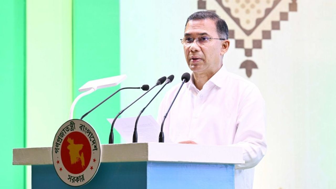 'সরকারের মতো জনপ্রশাসনের কোনো পদও চিরস্থায়ী নয়': প্রধানমন্ত্রী