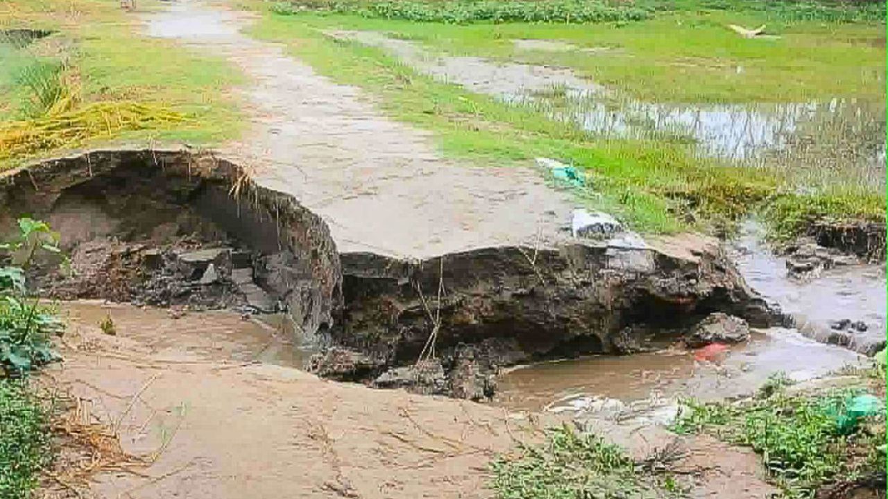তিস্তার ভাঙনে চরের পথ লণ্ডভণ্ড, হাজারো মানুষের দুর্ভোগ