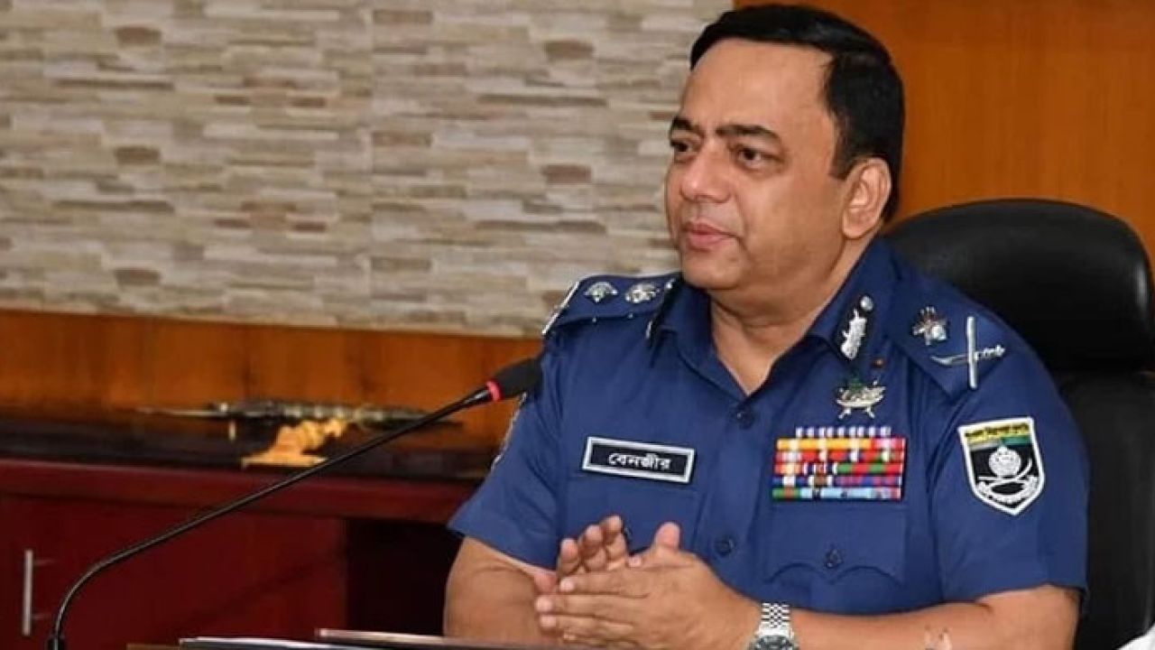 বিচারের কাঠগড়ায় সাবেক পুলিশ প্রধান বেনজীর