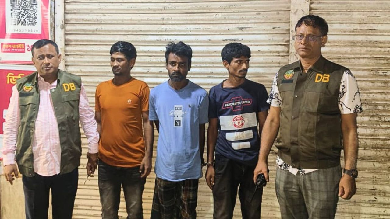 টঙ্গীতে মহাসড়কে ডাকাতির প্রস্তুতিকালে অস্ত্রসহ গ্রেপ্তার ৩