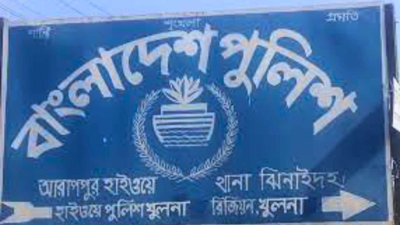 চুরি করা বাইক নিয়ে পালাচ্ছিলেন দ্রুতগতিতে, মাইক্রোবাসের ধাক্কায় প্রাণ গেল যুবকের