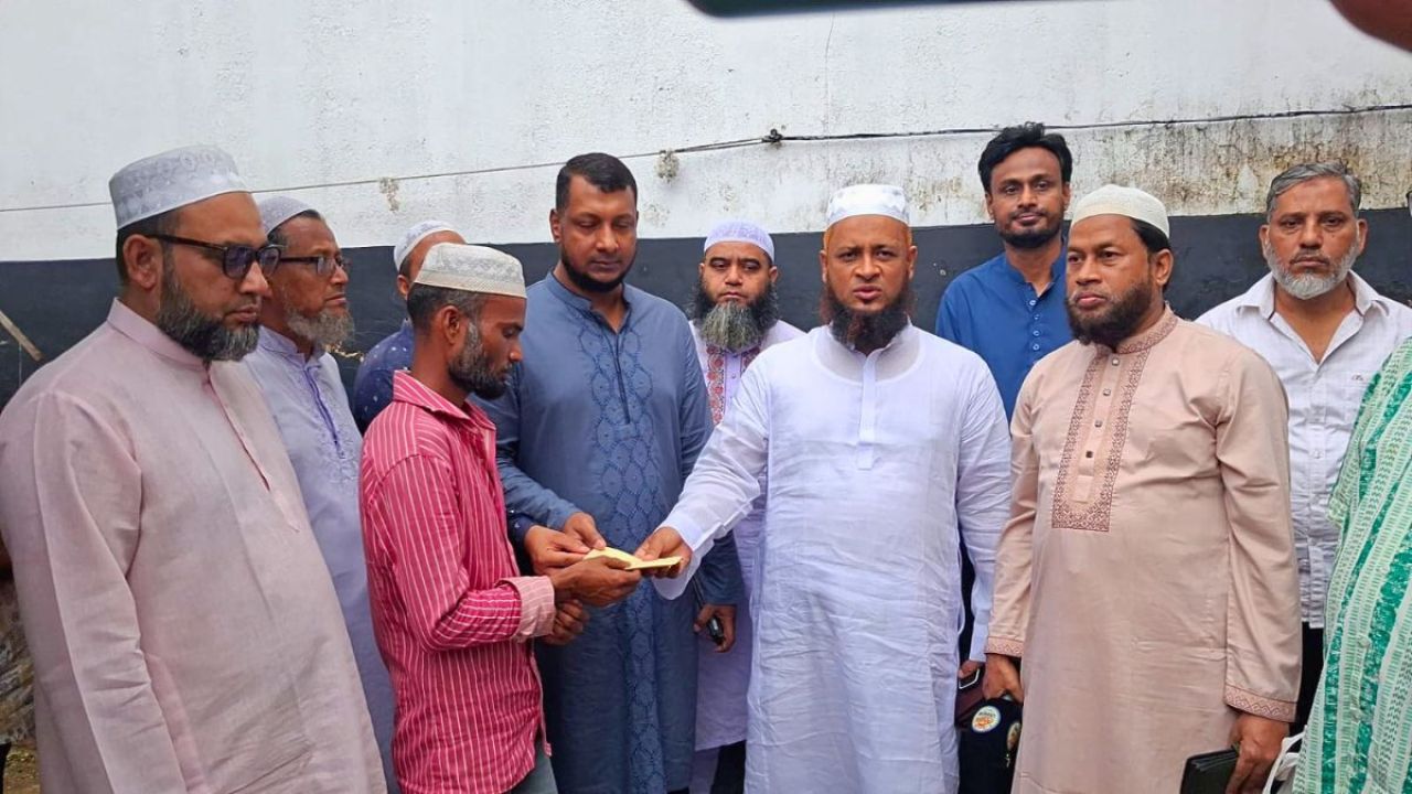 ফেনীতে অসুস্থ শিশুর পরিবারের পাশে জামায়াত ইসলামী