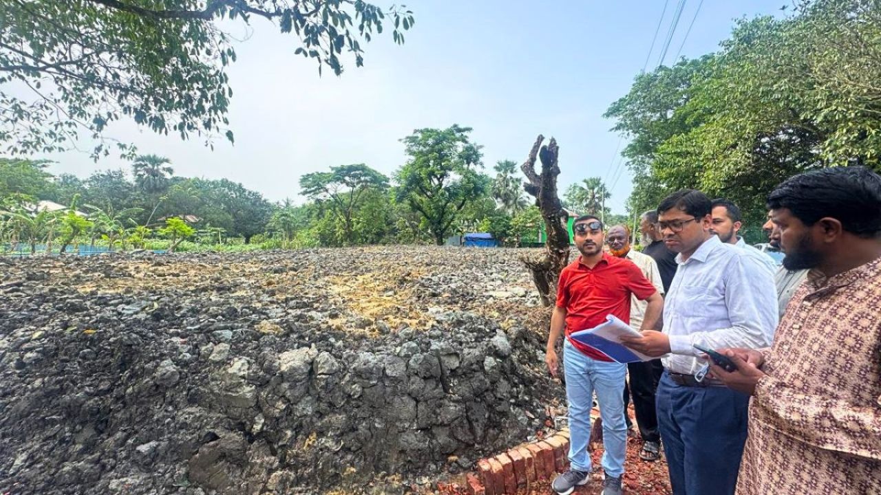 কালীগঞ্জে অবৈধ বালু-মাটি উত্তোলনে ভ্রাম্যমাণ আদালতের অভিযান