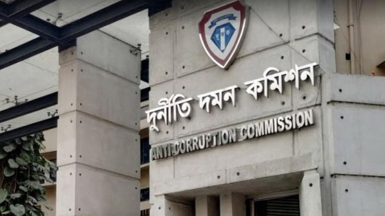 দুর্নীতি প্রতিরোধে ডিসিদের সহযোগিতা চায় দুদক
