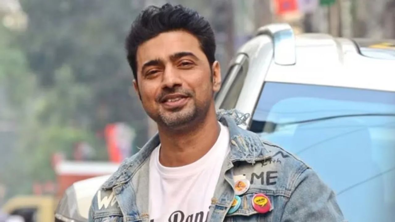 রাজনীতি থেকে কি দূরে সরছেন দেব?