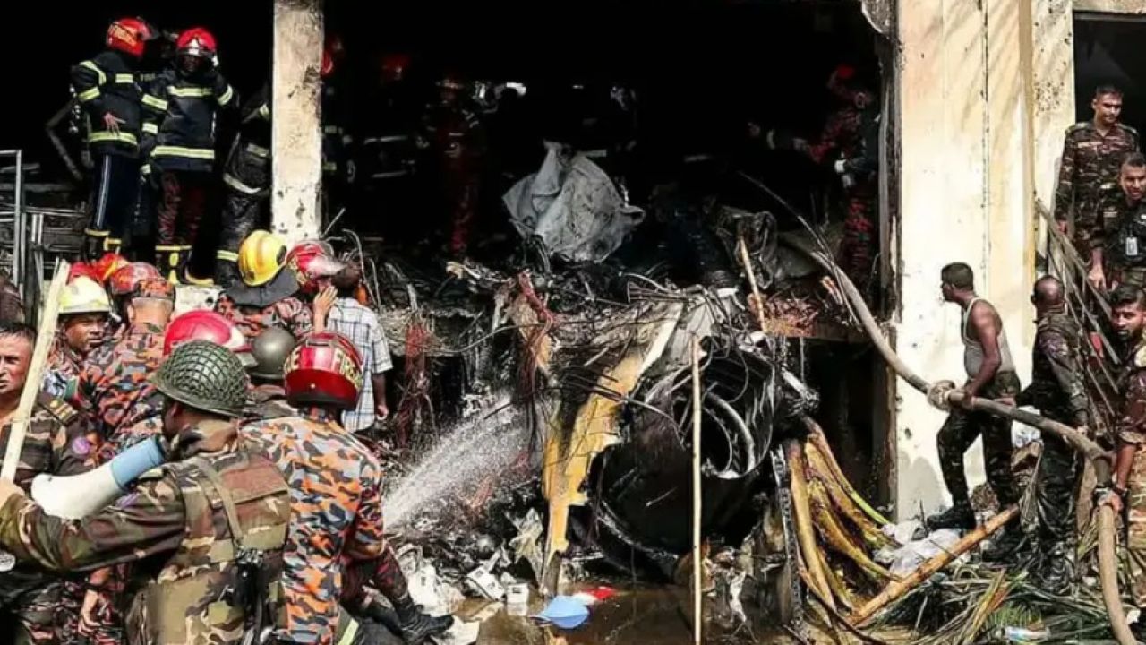 মাইলস্টোন ট্র্যাজেডি: ইউনূসসহ ১৬ জনের বিরুদ্ধে মামলার আবেদন