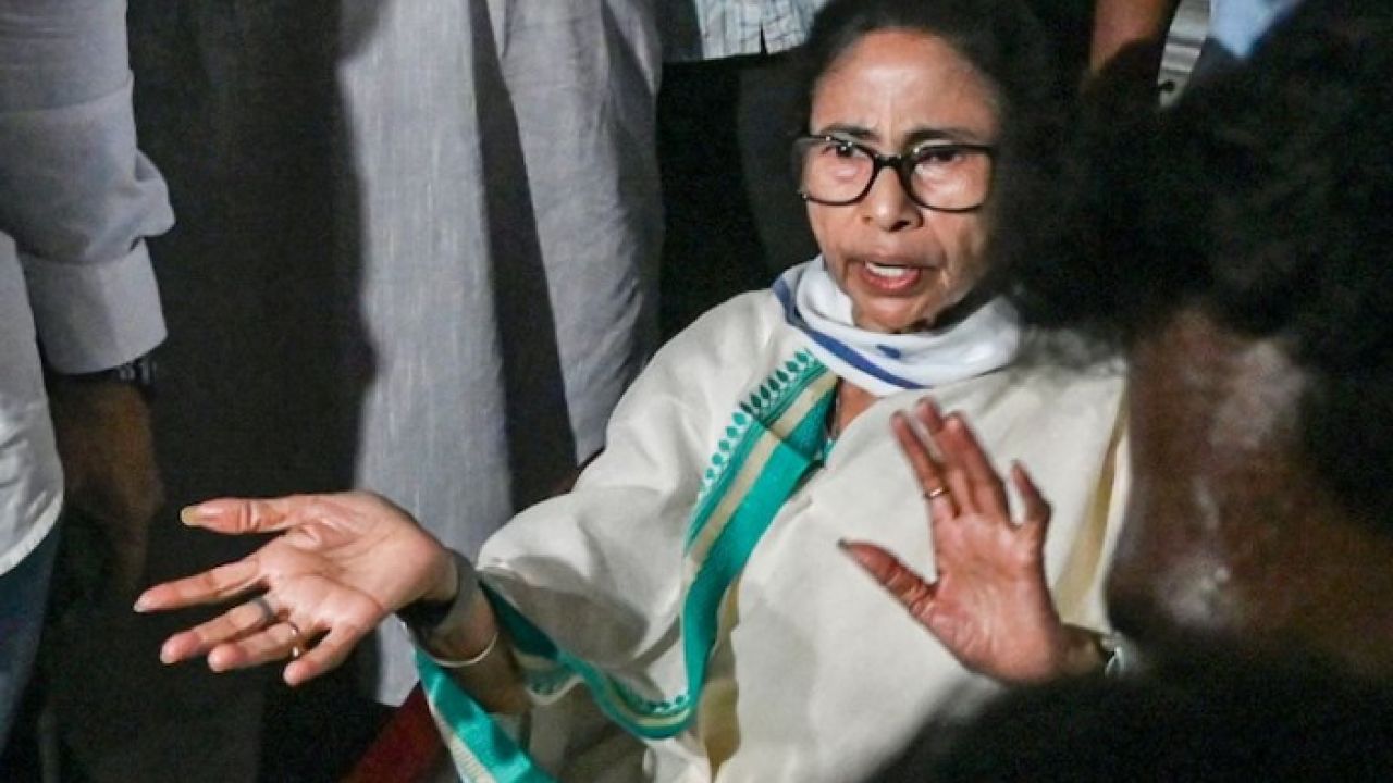 মমতার চেষ্টা ব্যর্থ, বিধানসভা বিলুপ্ত করলেন গভর্নর