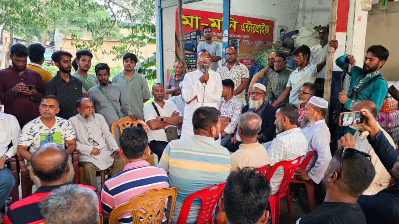 লৌহজংয়ে বালু উত্তোলন ও চাঁদাবাজির প্রতিবাদে বিক্ষোভ