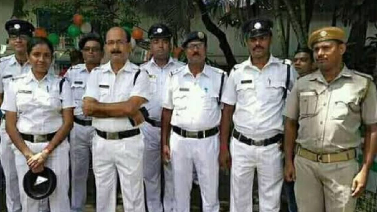 মমতা-অভিষেককে ‘আনফলো’ করল কলকাতা পুলিশ