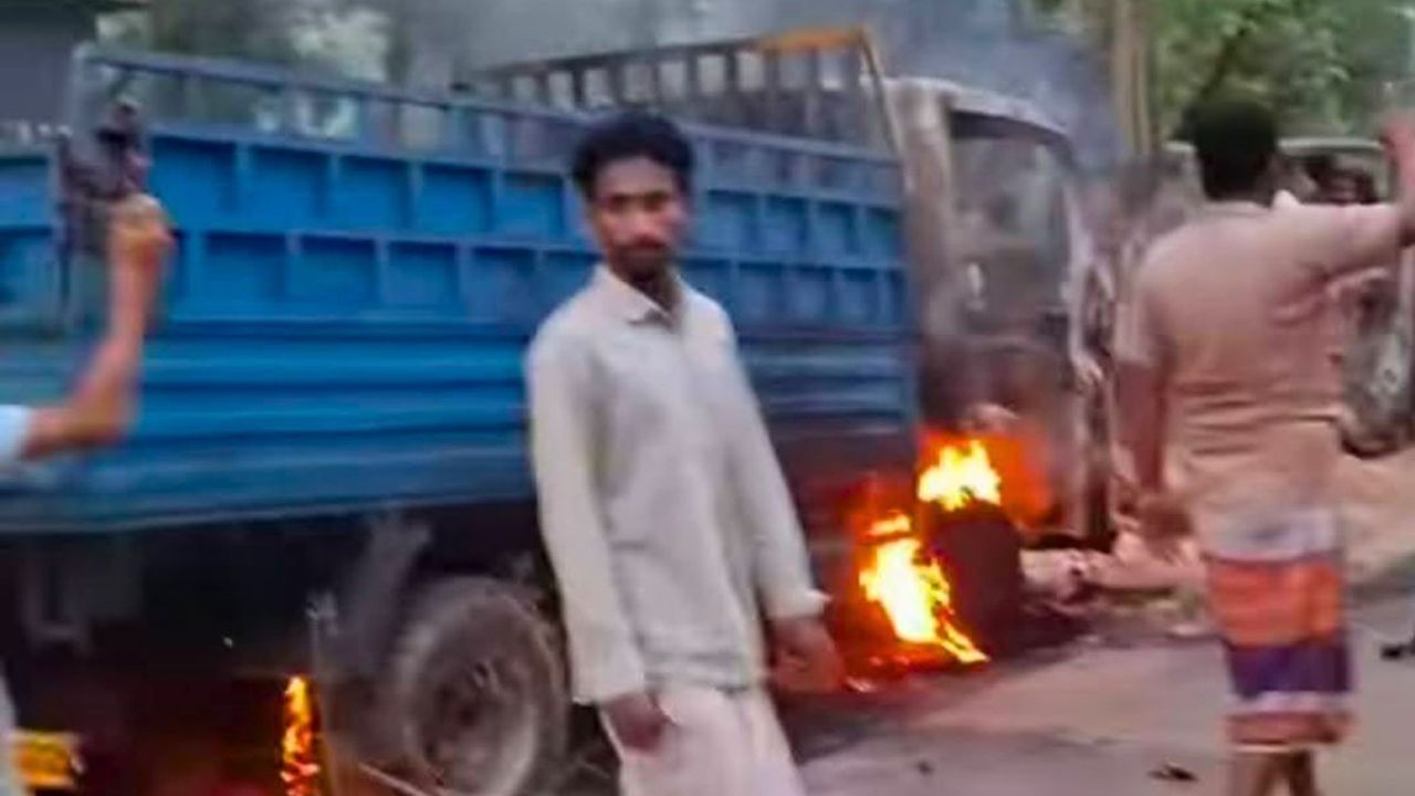 গাজীপুরে গণপিটুনিতে নিহত ৩, পিকআপে আগুন