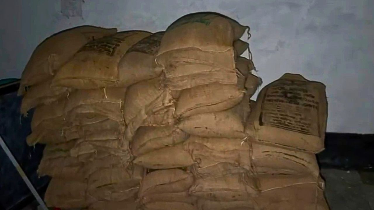 কালীগঞ্জে সরকারি চাল আত্মসাতের অভিযোগ