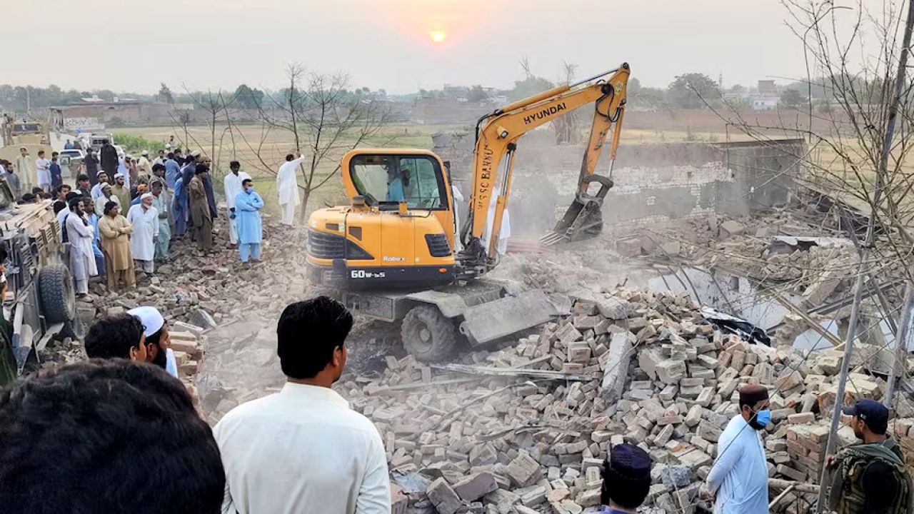 পাকিস্তানে পুলিশ চেকপোস্টে আত্মঘাতী ও সশস্ত্র হামলা: নিহত ১২