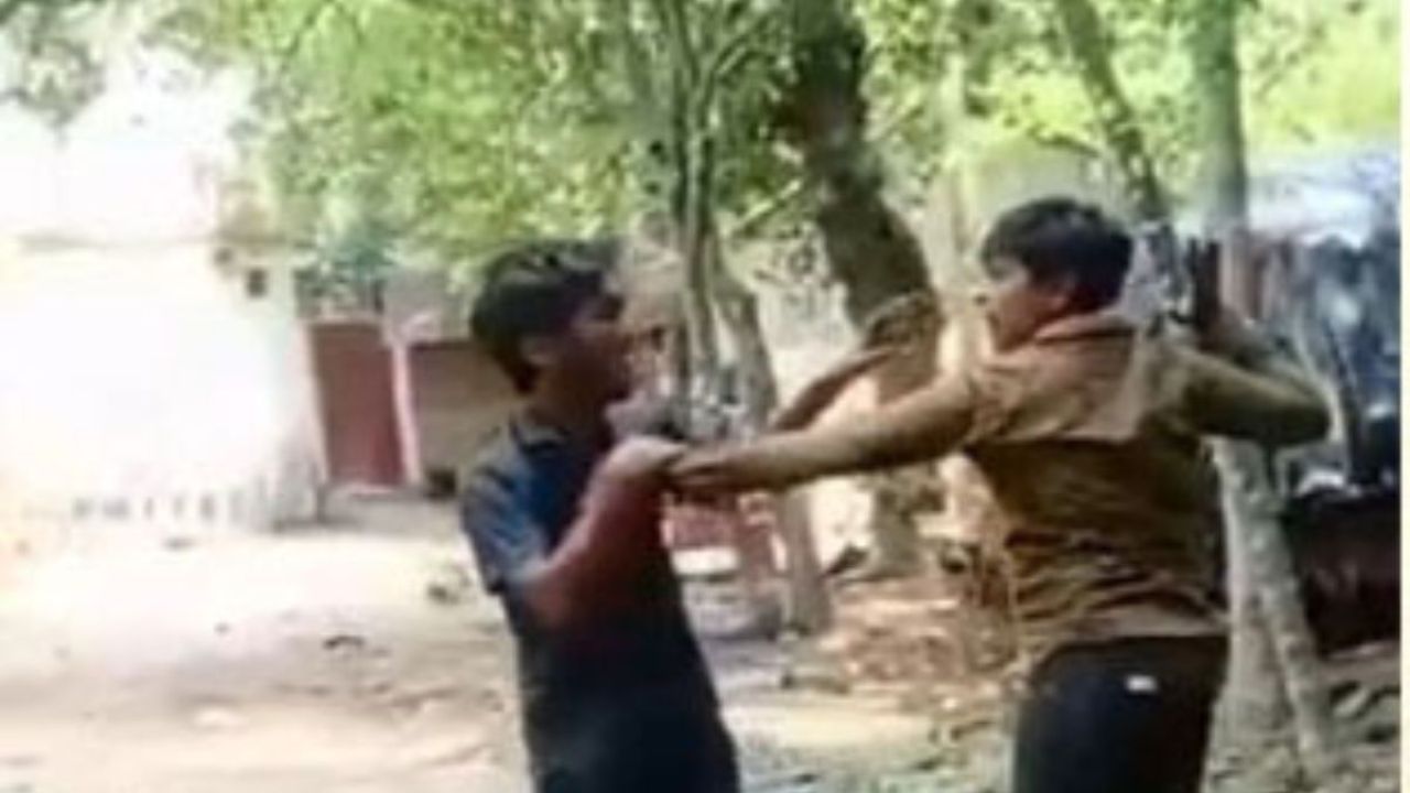 কুষ্টিয়ায় কিশোর গ্যাংয়ের তাণ্ডব, ভিডিও ভাইরাল