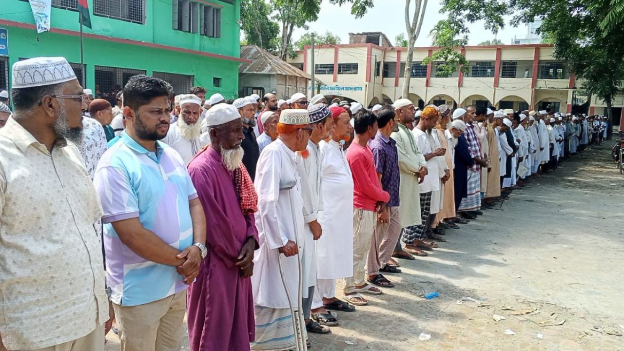 কালকিনিতে সাংবাদিক হাকিমের বাবার দাফন সম্পন্ন