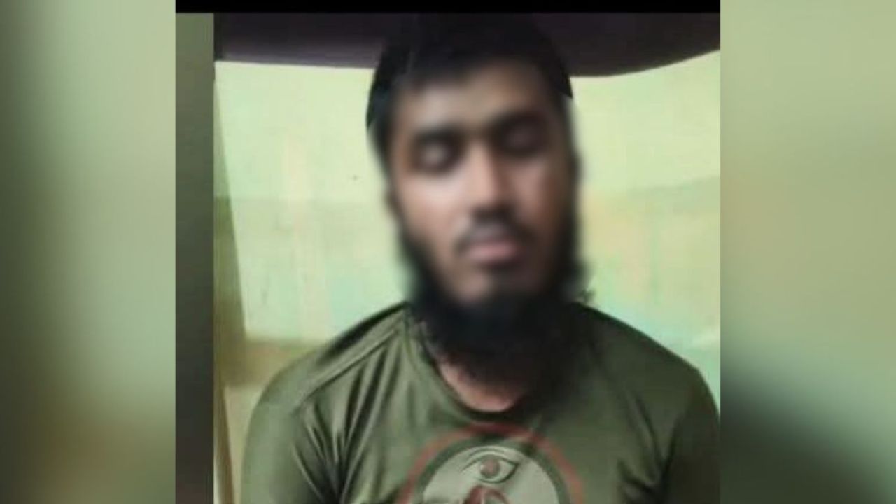 কক্ষে আটকে ছাত্রীকে হেনস্তা, শিক্ষক গ্রেপ্তার