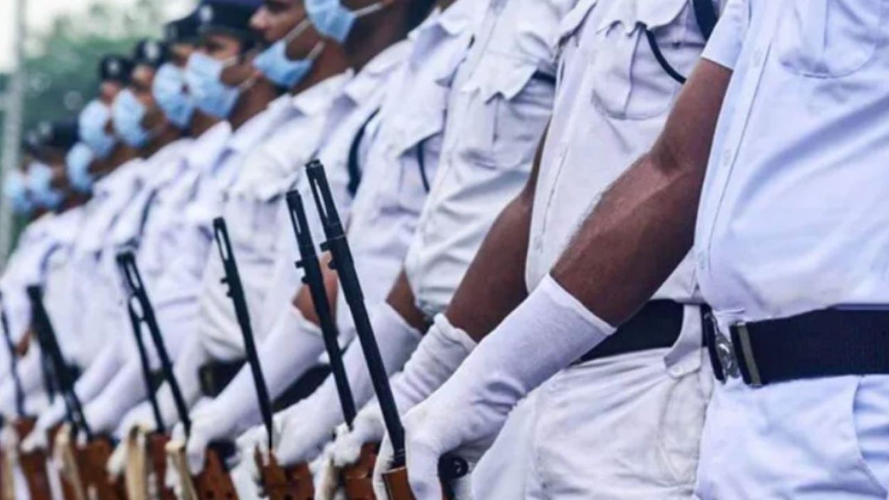 কেন ৯৩ পুলিশকর্মীকে বদলি?