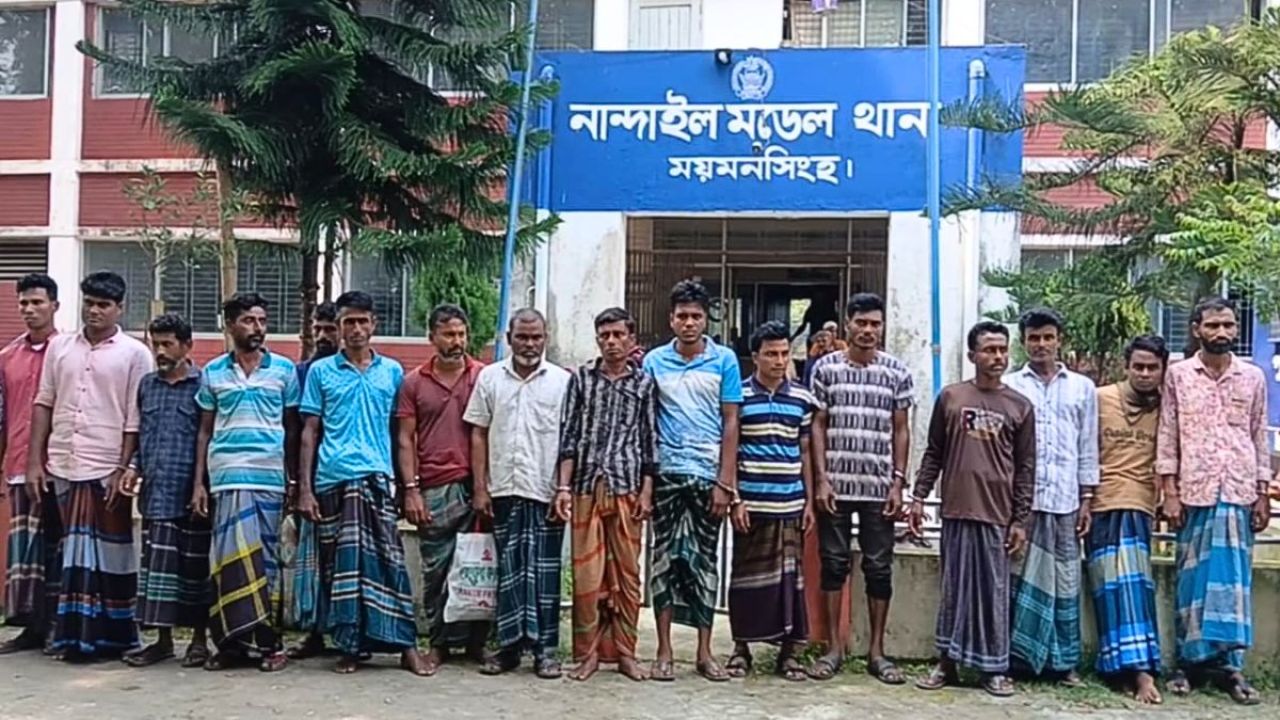 নান্দাইলে হাতকড়াসহ ৫ জুয়াড়ির পলায়ন, পুলিশ-জনতা ধস্তাধস্তি