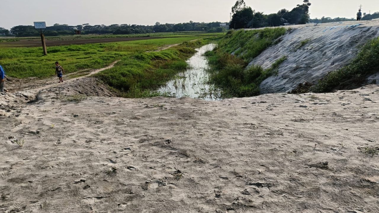 অপরিকল্পিত শিল্পায়নে ‘কৃষিজমি-খাল দখল’