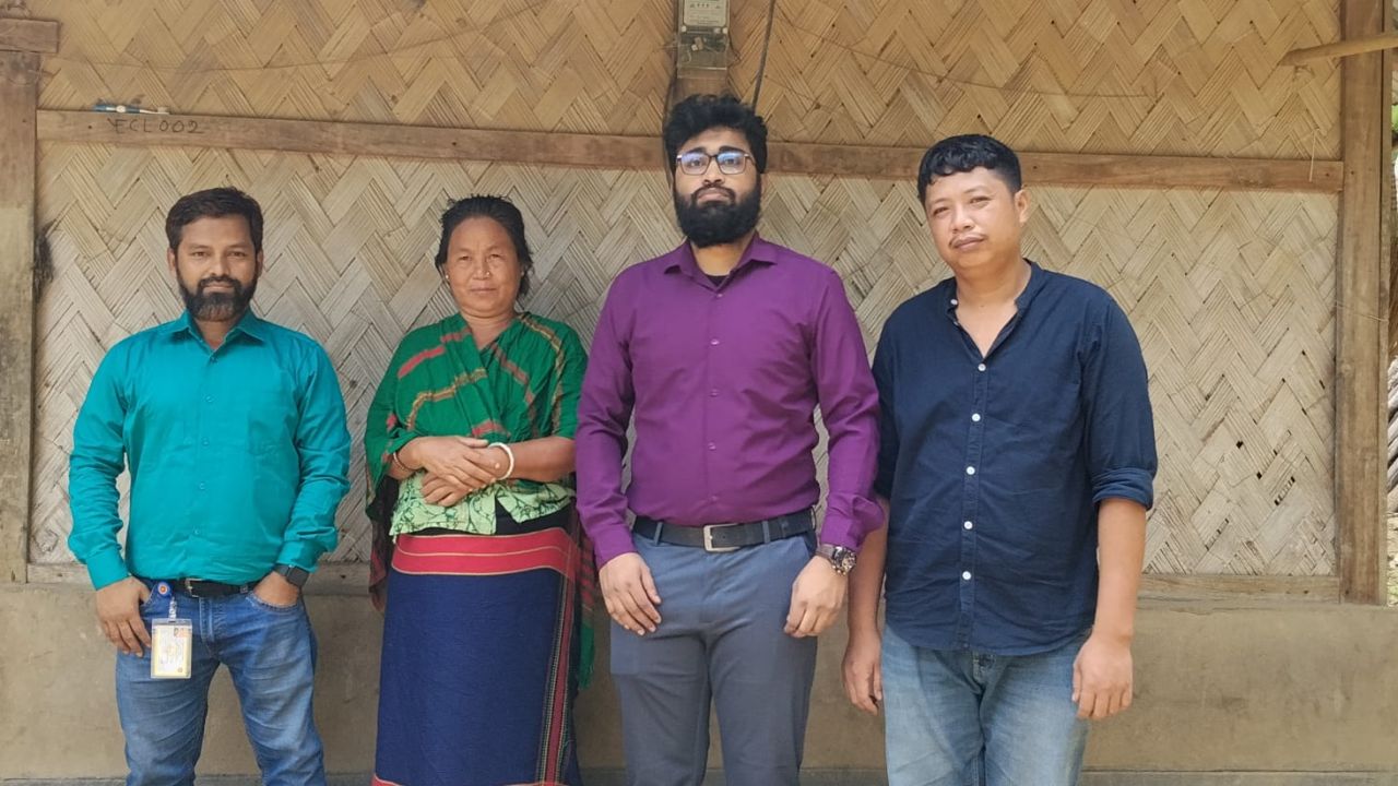 নারী ফুটবলার ঋতুপর্ণার বাড়ি নির্মাণের জট খুলতে যে উদ্যোগ নি‌লেন ক্রিড়া প্রতিমন্ত্রী