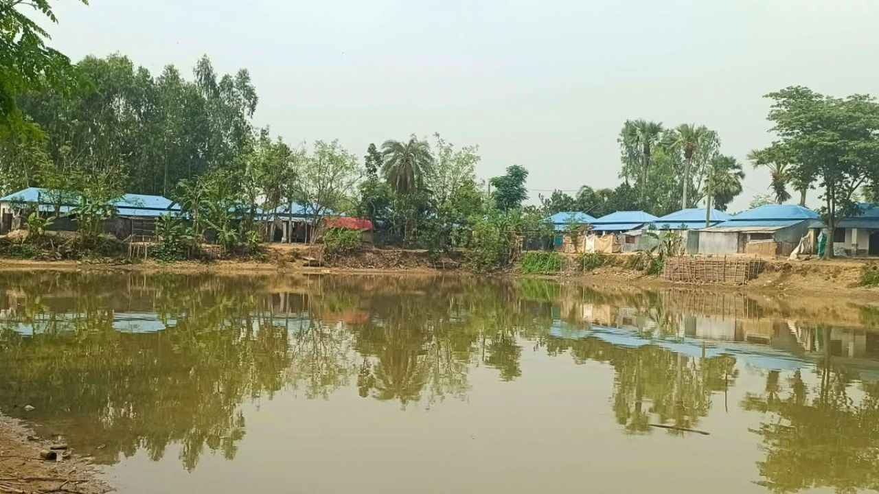 নওগাঁয় আশ্রয়ণের ঘর বেচাকেনার মহোৎসব 