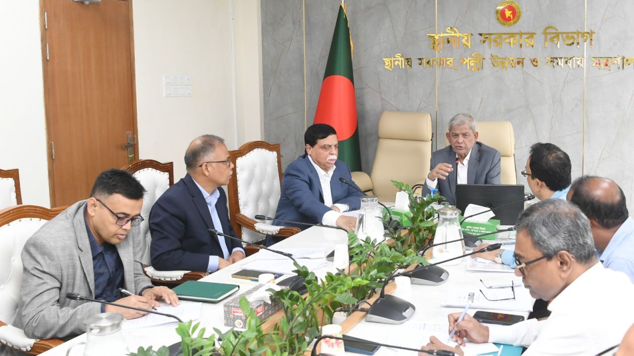 প্রকল্প বাস্তবায়নে গতি আনার নির্দেশ স্থানীয় সরকার মন্ত্রীর
