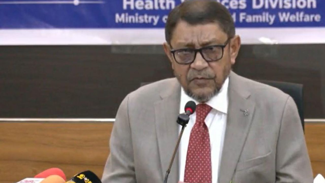 হামে মৃত্যু ৪০০ ছাড়াল: দায়ীদের বিরুদ্ধে কঠোর হুঁশিয়ারি স্বাস্থ্যমন্ত্রীর