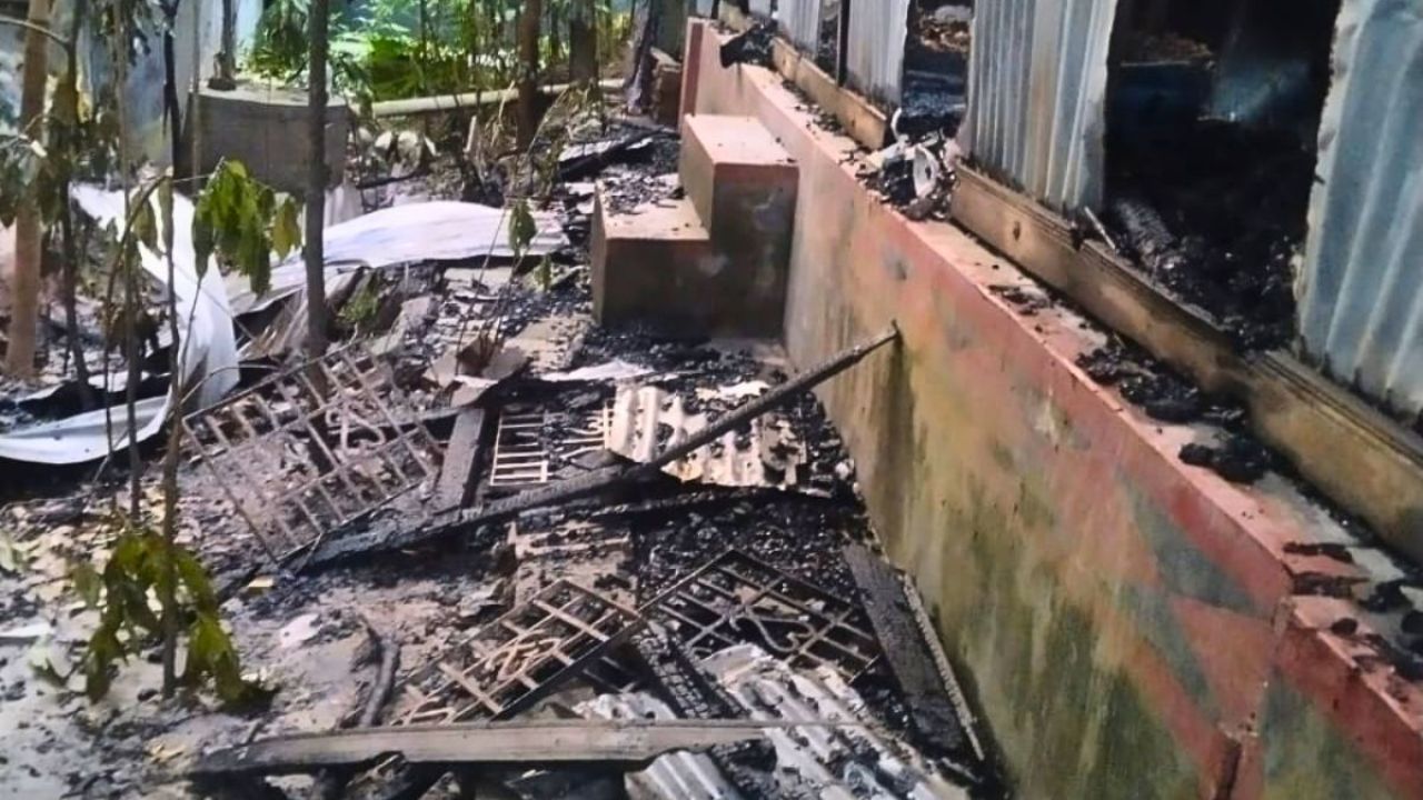 দোহারে অগ্নিকাণ্ডে প্রবাসীর বসতঘর পুড়ে ছাই