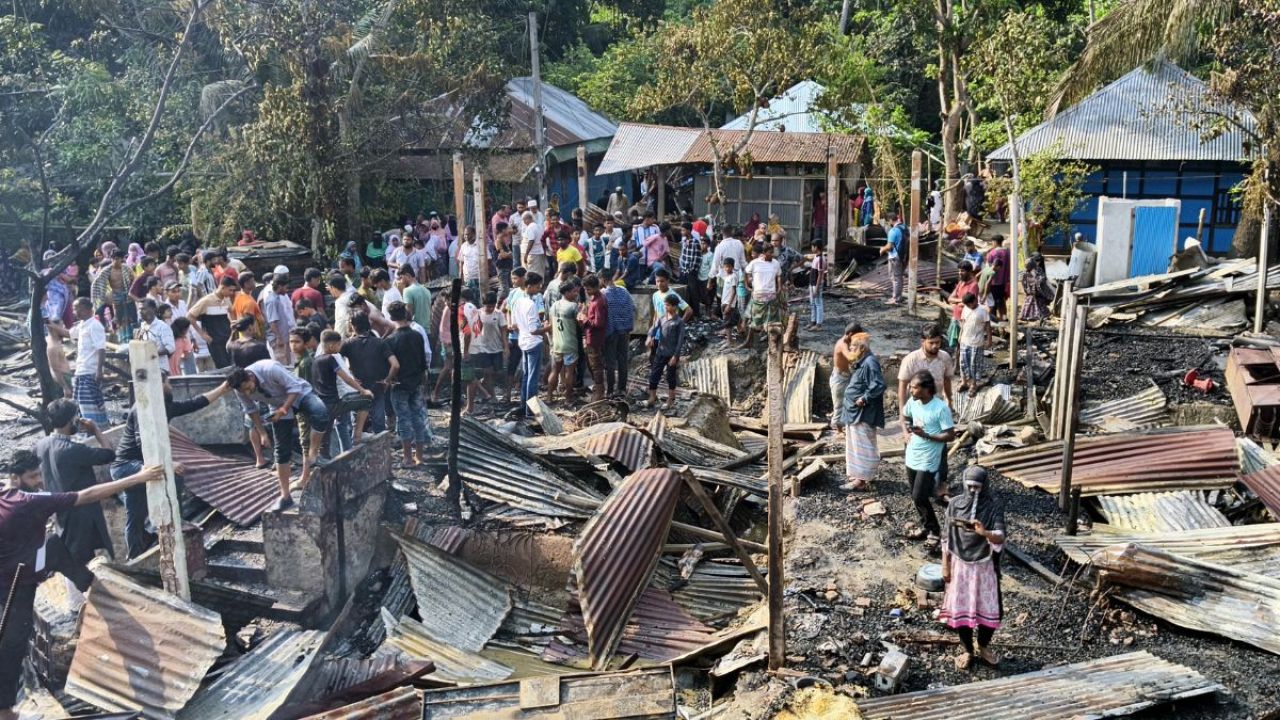 ফরিদগঞ্জে আগুনে ১১ পরিবারের ২০ ঘর ভস্মীভূত, কোটি টাকার ক্ষতি
