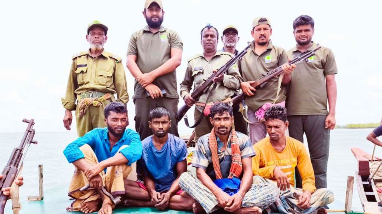 সুন্দরবনে বনরক্ষী-বনদস্যু বন্দুকযুদ্ধ, ৪ অপহৃত জেলে উদ্ধার