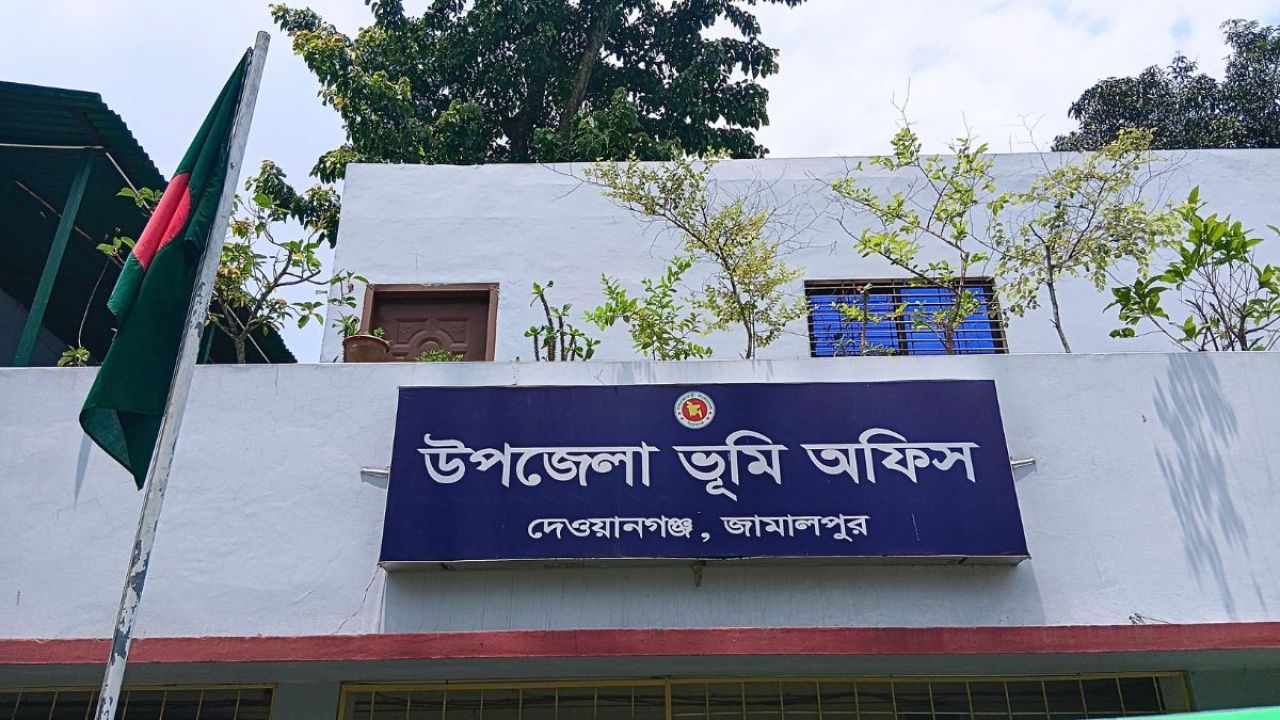 এসিল্যান্ডের সই জাল করায় সহকারী বরখাস্ত