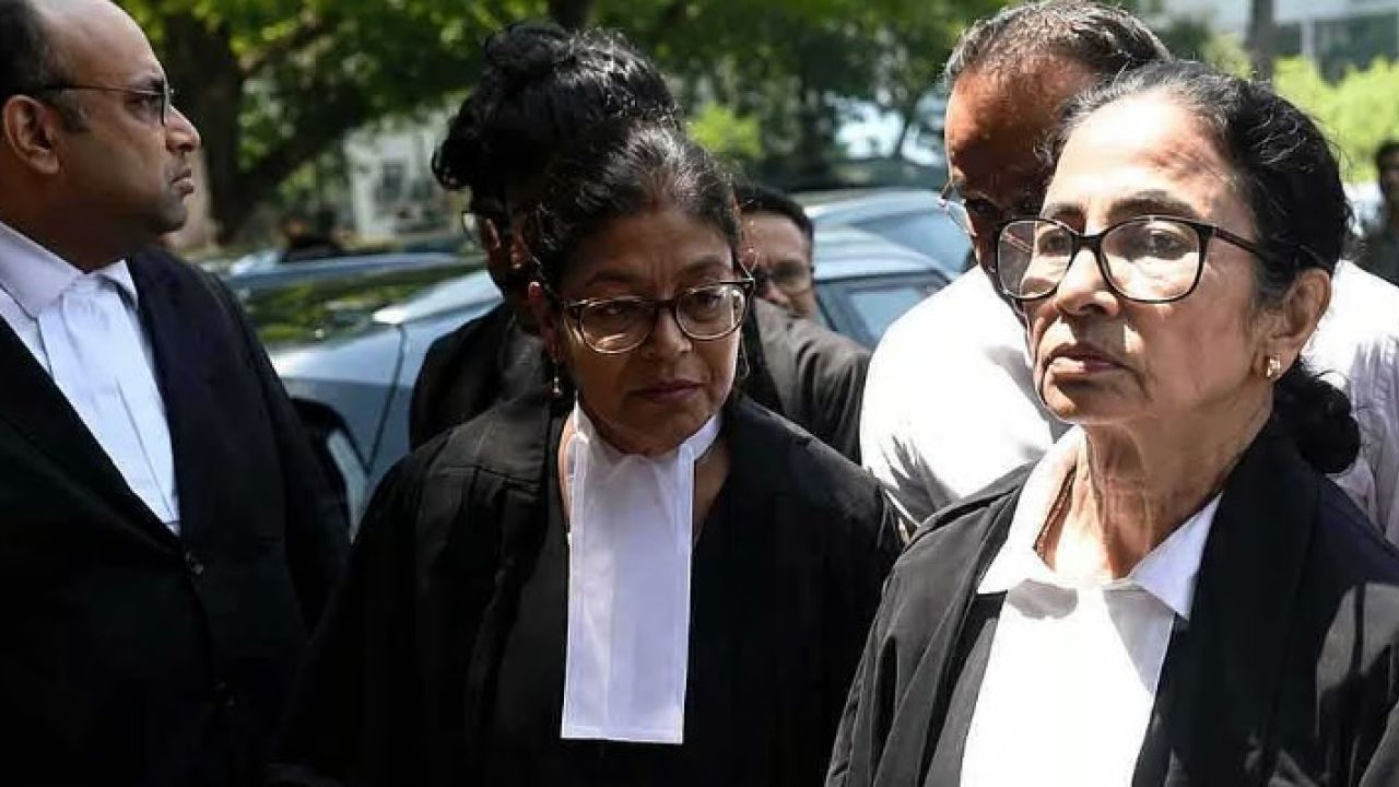 আইনজীবী মমতাকে ঘিরে হাইকোর্টে বিক্ষোভ