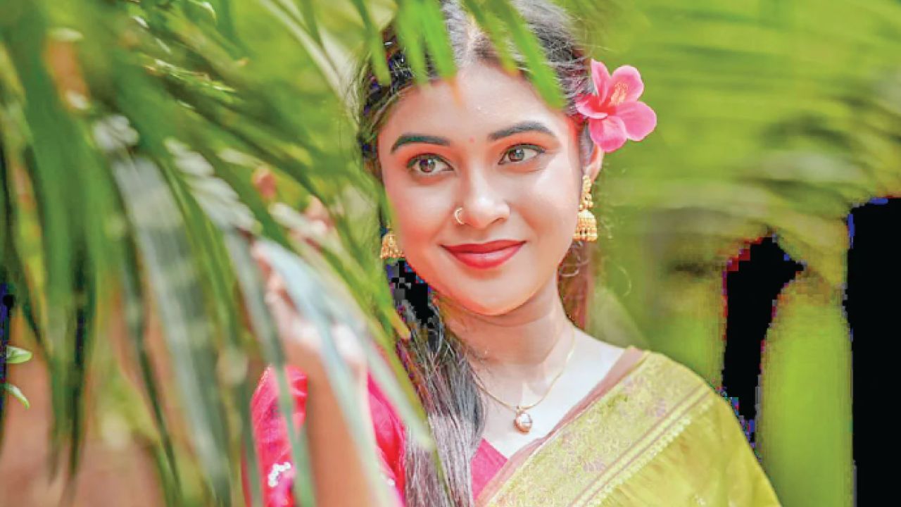 তিন নাটকের খবর জানালেন মিম চৌধুরী