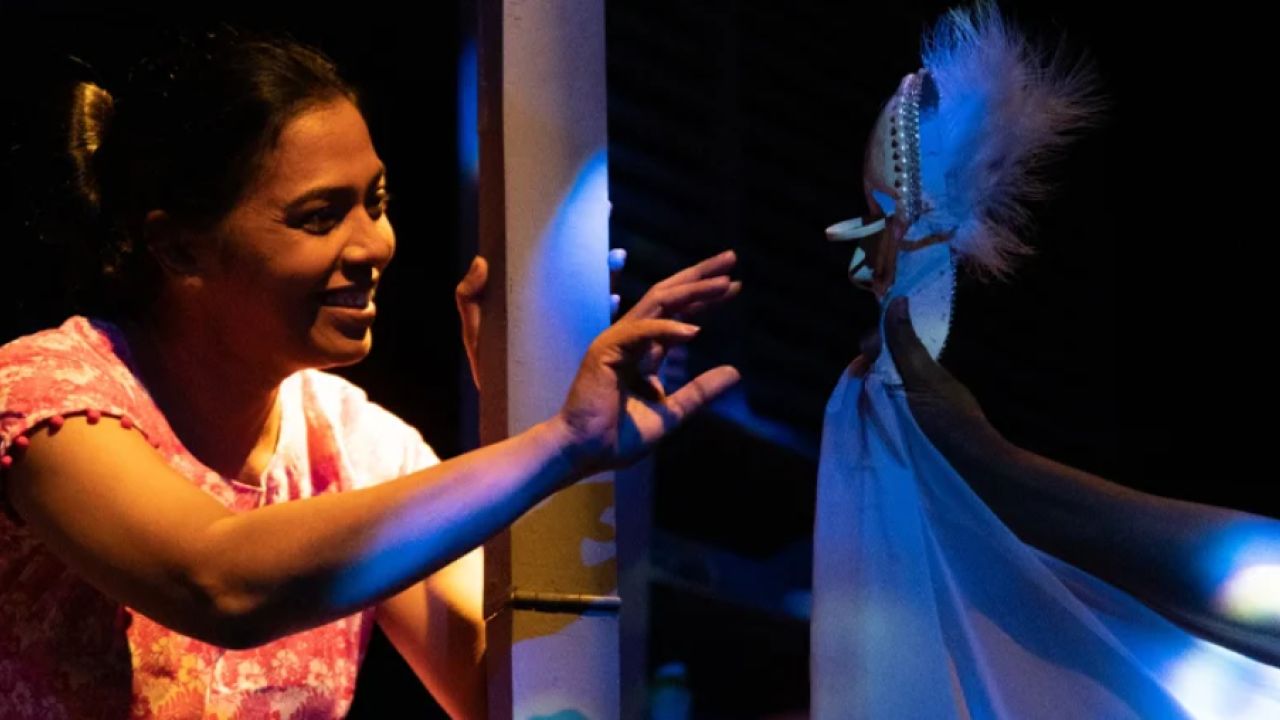শ্রমজীবী নারীর সংগ্রামের গল্পে আবার মঞ্চে ‘রাইজ অ্যান্ড শাইন’