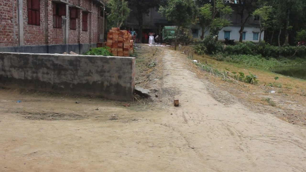 এক রাস্তা ২ পক্ষ, ৬ জনের জেল, থমকে গেছে গ্রাম