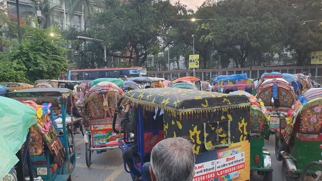ব্যাটারিচালিত অটোরিকশার বেপরোয়া বিস্তার: নিয়ন্ত্রণহীন চলাচলে বাড়ছে দুর্ঘটনা ও জনদুর্ভোগ