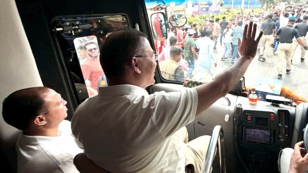 কুমিল্লায় প্রধানমন্ত্রী, মহাসড়ক জুড়ে নেতাকর্মী ও সাধারণ মানুষের উচ্ছ্বাস