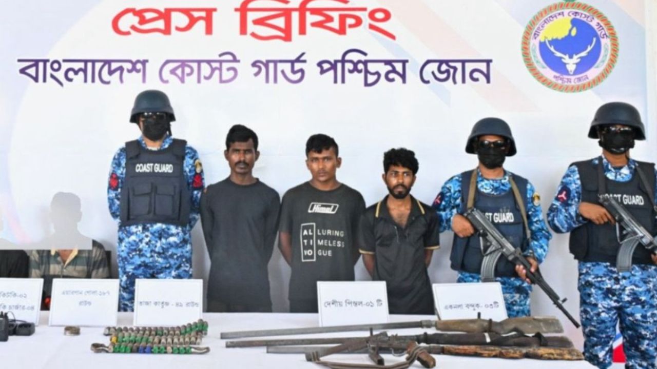 সুন্দরবনে কোস্টগার্ডের সাঁড়াশি অভিযান, ৬ দস্যু আটক