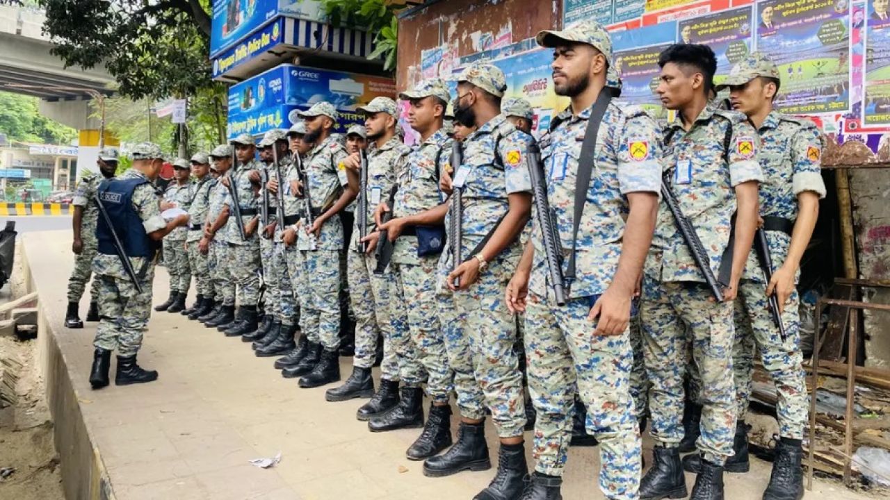 গ্রাফিতি ইস্যুতে উত্তেজনা: নিরাপত্তায় বিপুল পুলিশ মোতায়েন