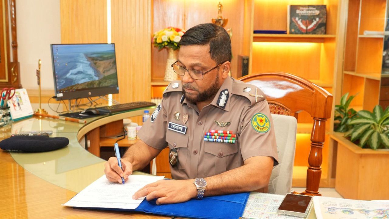 দায়িত্ব গ্রহণ করেছেন ডিএমপি নতুন কমিশনার