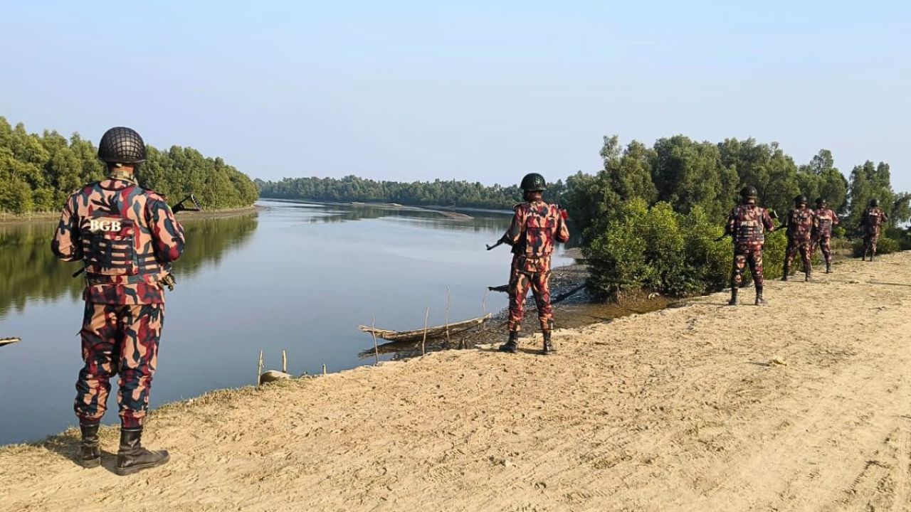 মিয়ানমারে গোলাগুলি, টেকনাফ সীমান্তে আতঙ্ক