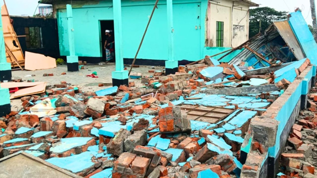কালীগঞ্জে ঘূর্ণিঝড়ে লন্ডভন্ড মাদ্রাসা ও দোকানপাট