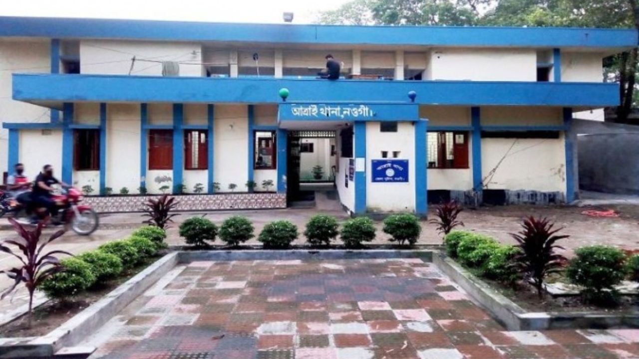 নওগাঁ-নাটোর মহাসড়কে গণডাকাতি, ৪০ গাড়িতে লুটপাট