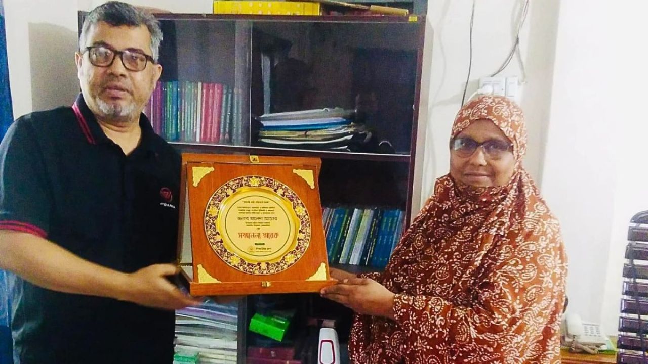নারীর ক্ষমতায়নে অবদানের স্বীকৃতি পেলেন খালেদা