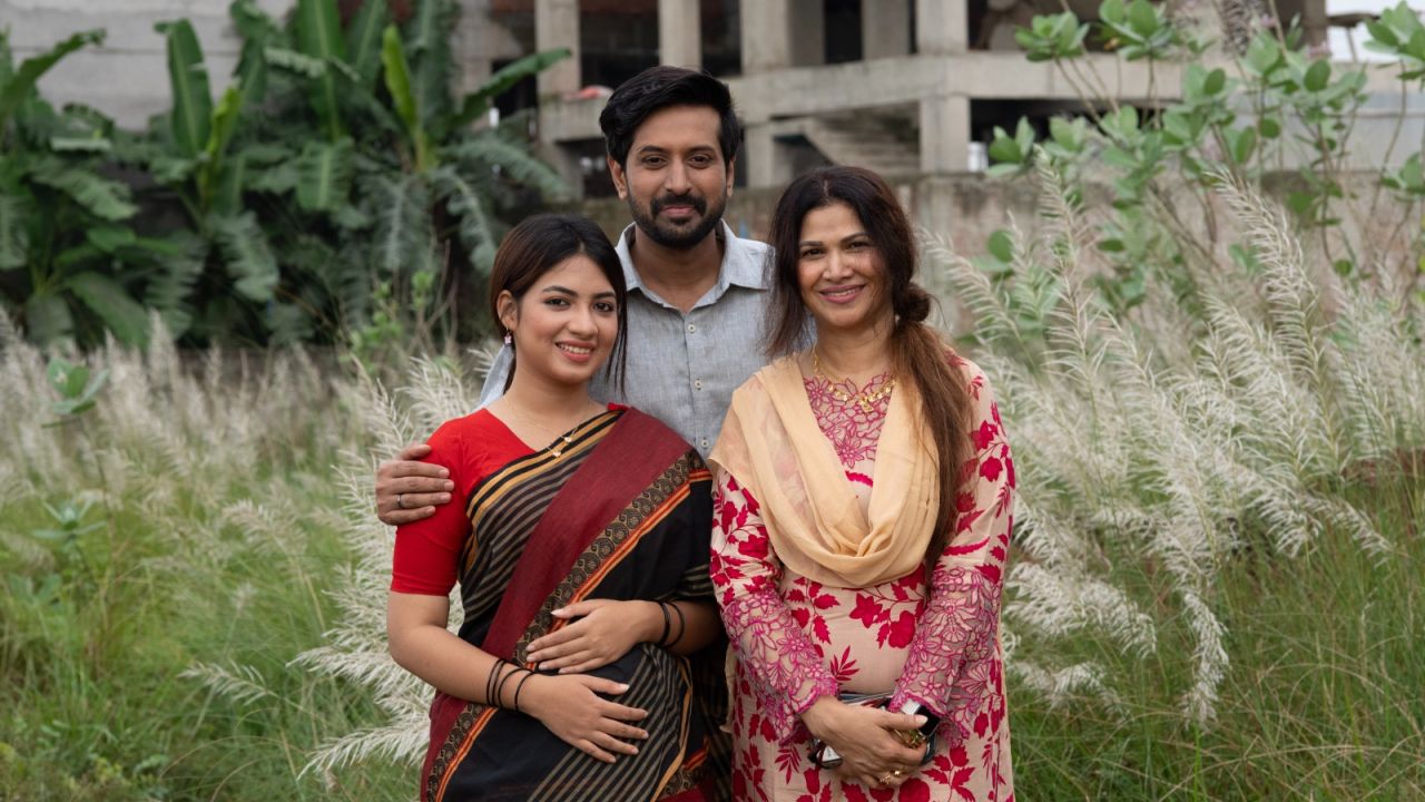 নাজনীন হাসান খানের ‘প্রণয়ের অমল কাব্য’