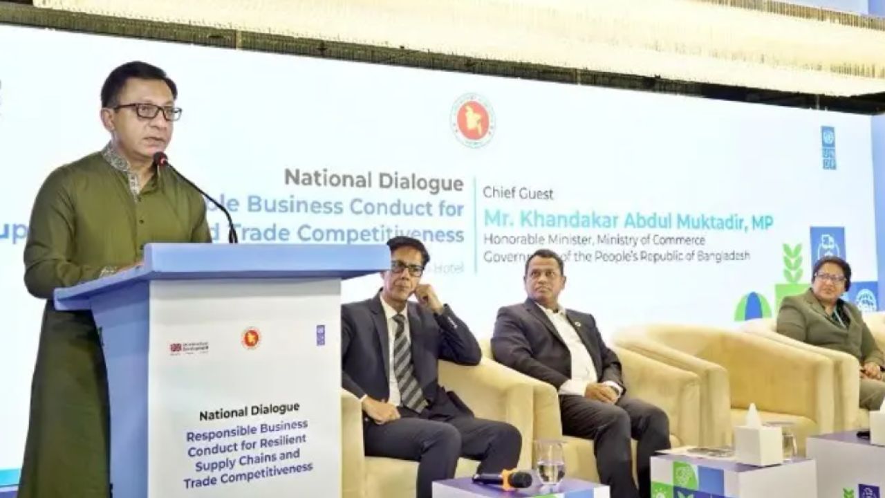 আন্তর্জাতিক বাজারে টিকে থাকতে দায়িত্বশীল ব্যবসায়িক আচরণের বিকল্প নেই: বাণিজ্যমন্ত্রী