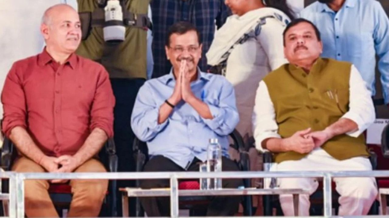 কেজরিওয়াল-সিসোদিয়াকে দিল্লি হাইকোর্টের নোটিস