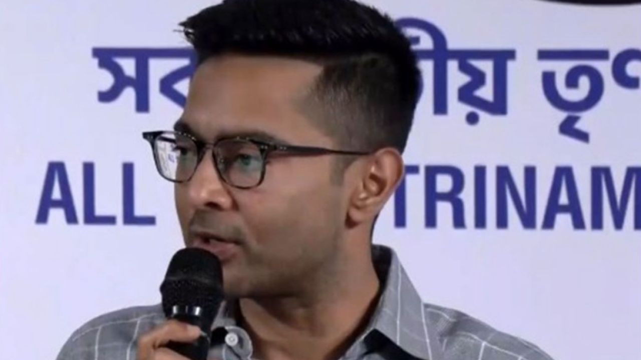 ‘বাড়ি ভেঙে দিন, মাথা নত নয়’ 