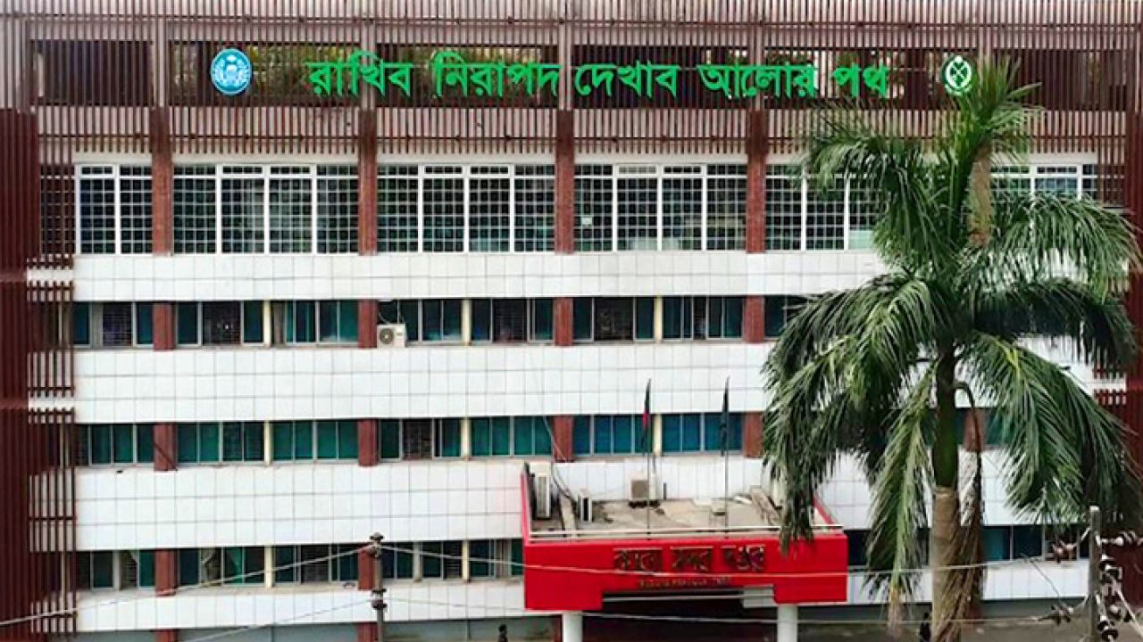 অ্যাম্বুলেন্স ও ডাক্তার সংকটে পথেই ঝরছে কারা বন্দীর প্রাণ